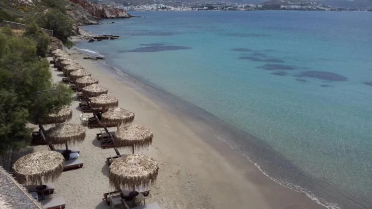 Οι 10 παραλίες της Πάρου που πρέπει οπωσδήποτε να επισκεφτείτε (εικόνες)
